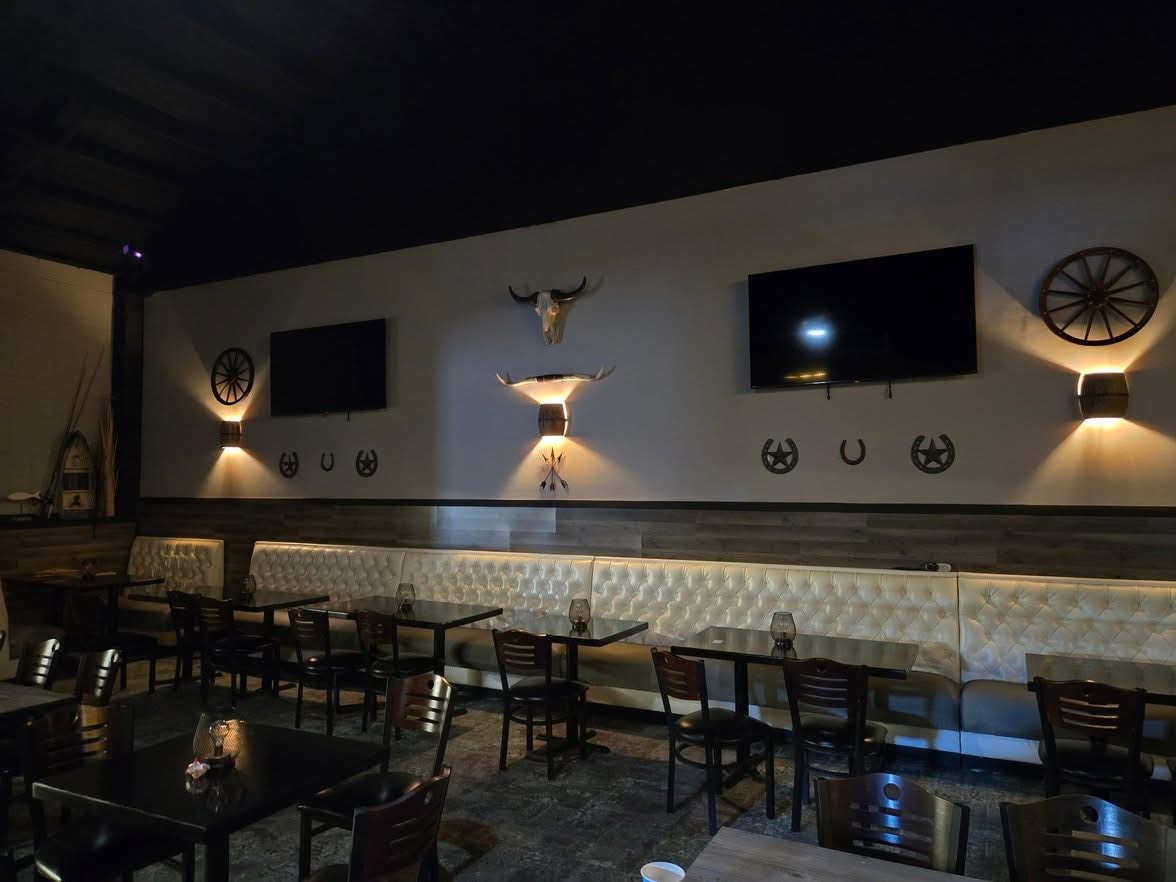 the bar inside Jiggs and Gigs tavern in Hamilton Missouri