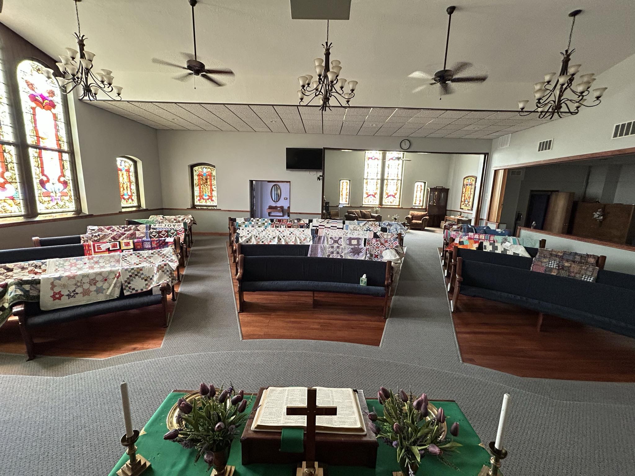 airiing of the quilts in Hamilton Missouri 