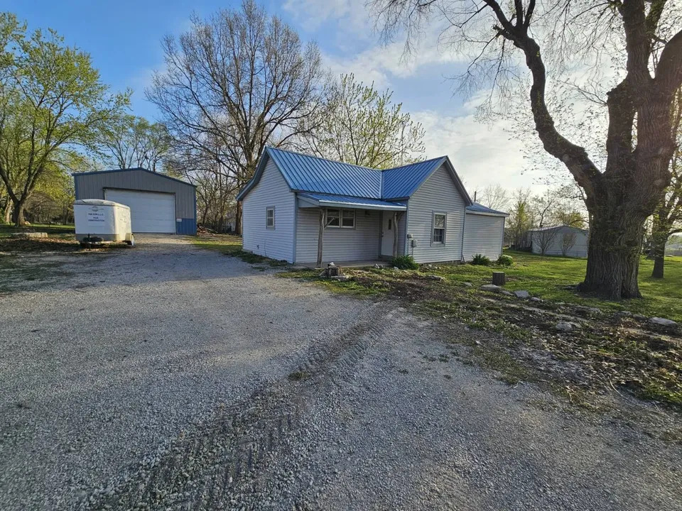 Older home for sale in Hamilton Missouri Older home for sale in Hamilton Missouri