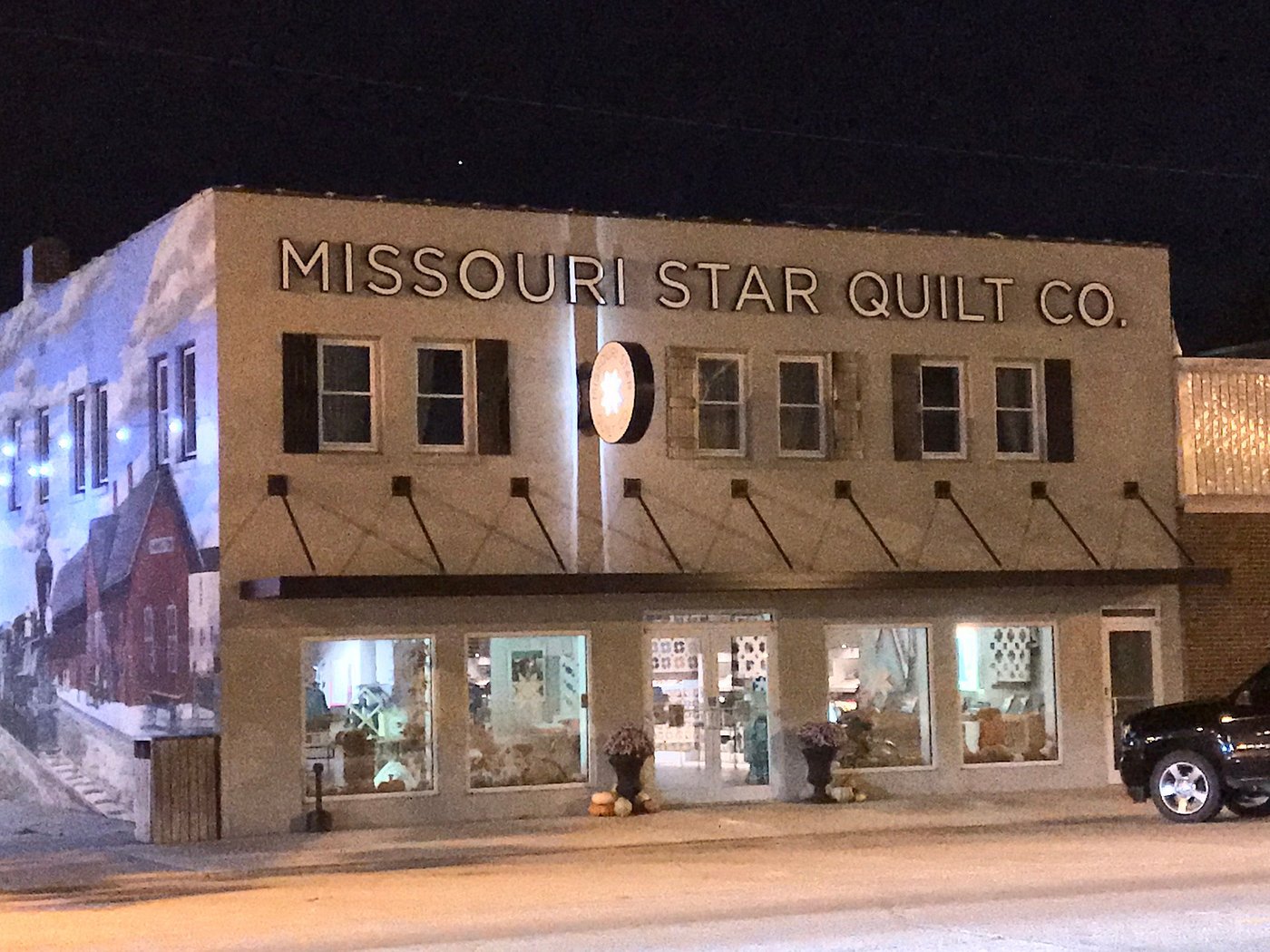 Mari's B&B main street in Hamilton Missouri at night